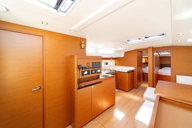 Sailing Mirabello - Elounda Bay from Agios Nikolaos - The Vessel and Crew: Comfort and Expertise