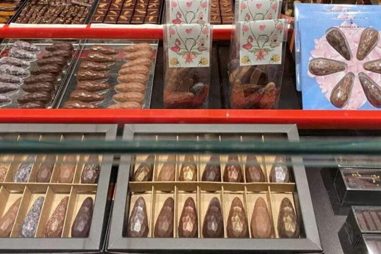 Saint-Germain-Des-Pres: Gourmet Food Private Walking Tour - Exploring Saint-Germain-des-Pres: What to Expect