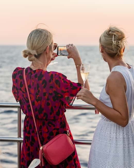 San Antonio: Sunset Boat Tour with Live Music & Drinks - What Sets This Tour Apart?