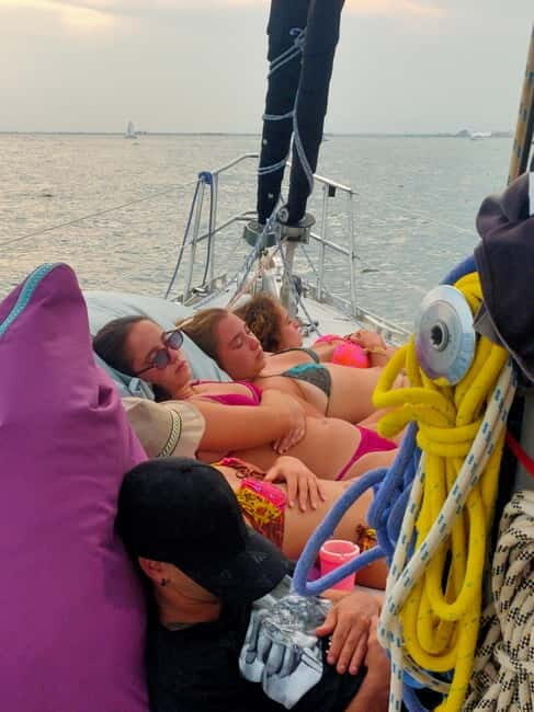 Santa Pola: Sailboat trips to Tabarca, snorkeling, and sunset with tasting - Exploring Tabarca: A Highlight of the Trip