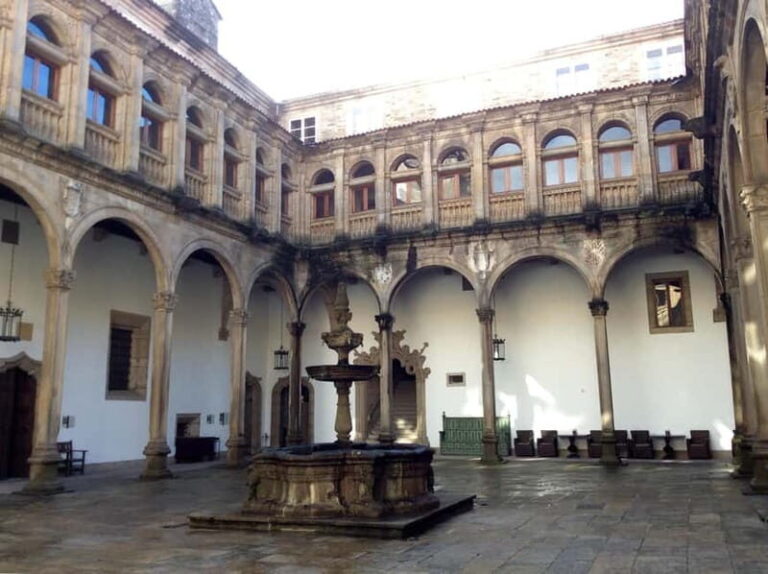 Santiago de Compostela: 4hours tour with everything included - Inside the Cathedral: Beyond the Basics
