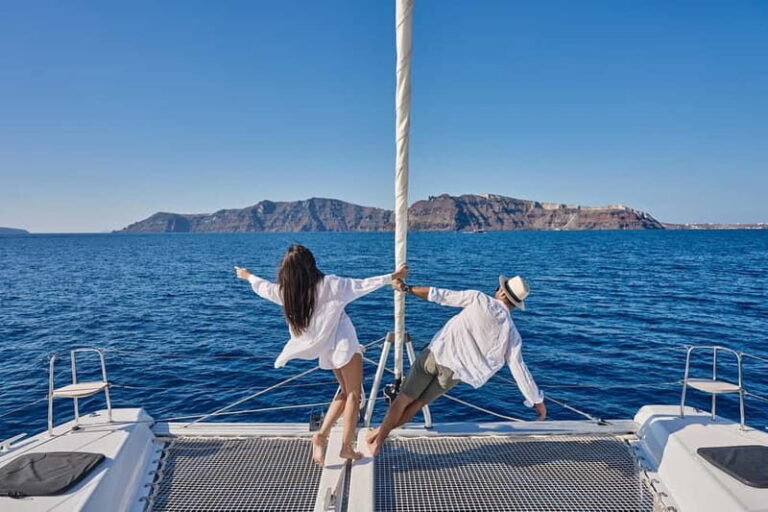 Santorini: Caldera Classic Catamaran Cruise w/ Meal & Drinks - Onboard Experience: Food, Drinks, and Atmosphere