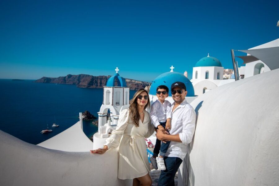 Santorini Family Photoshoot (Oia Village) - Why Choose This Photoshoot?