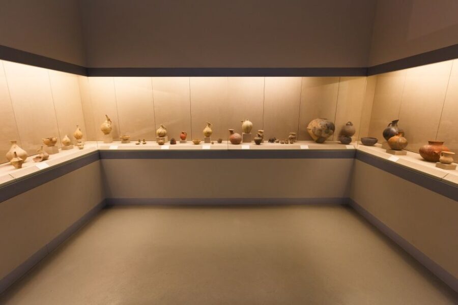 Santorini HISTORY & ARCHEOLOGY Tour (up to 8 guests) - A Well-Chosen Itinerary