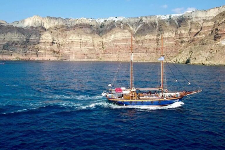 Santorini: Mythical Day Trip to Akrotiri with Volcano Cruise - Exploring Akrotiri: The Ancient Minoan City