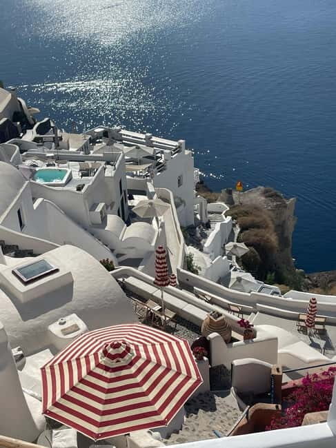 Santorini: Oia Sunrise Walking Tour with Local Guide
