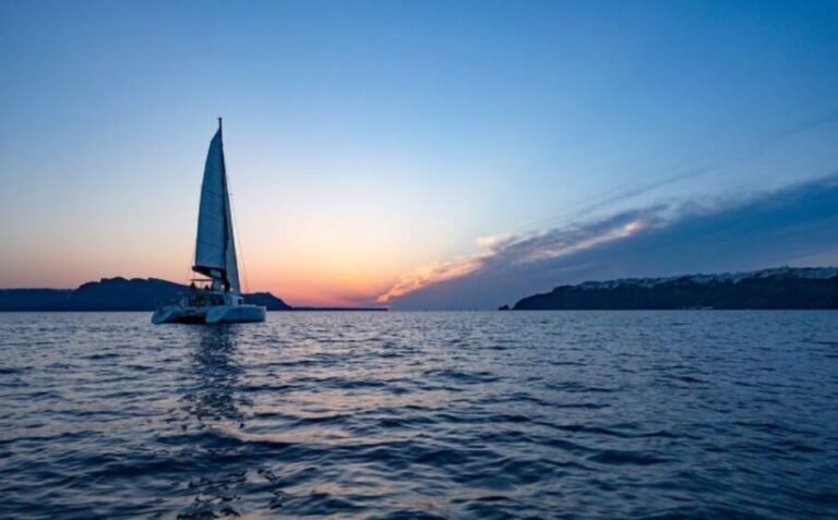 Santorini: Private Sunset Cruise with Dinner and Drinks - What the Reviews Say