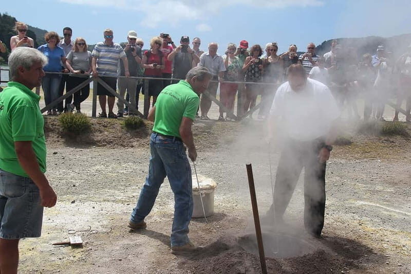 São Miguel: Furnas Volcano & Tea Plantation Tour & Lunch - Exploring Lagoa and Pottery Traditions