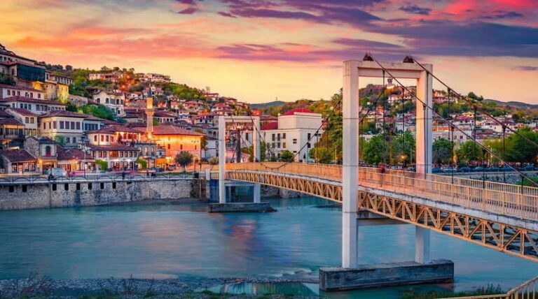 Saranda: Berat 2-Day Tour with Accommodation and Meals - Berat Castle and Its Hidden Corners