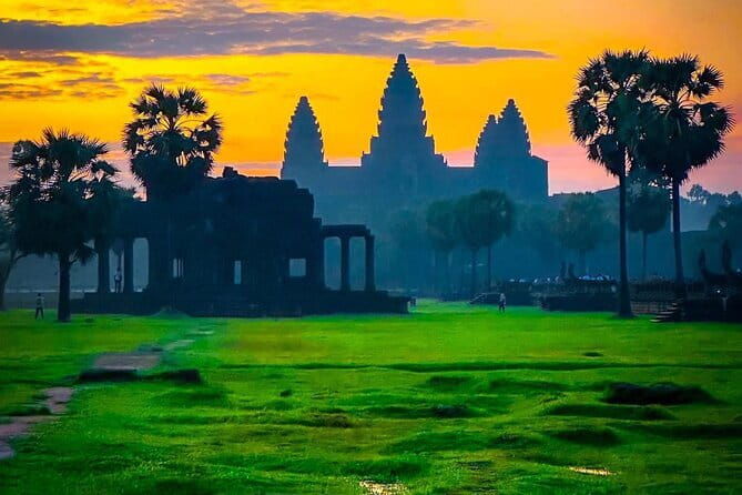 Siem Reap 1-Day Angkor Wat + Sunrise By Private Tour With Tuk-Tuk - The Sunrise at Angkor Wat
