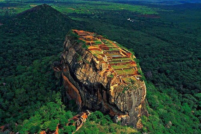 Sigiriya Lion Rock & Dambulla Cave Temple Day Tour From Colombo - Key Points