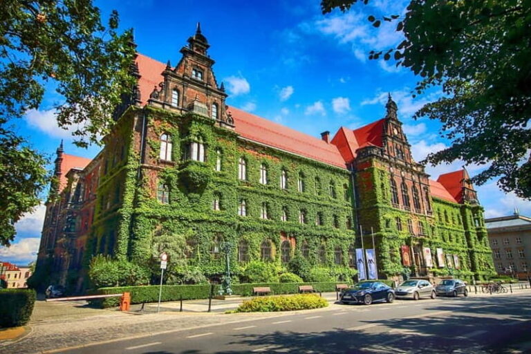 Skip-the-line National Museum and Old Town Private Tour - Supplementing Art with Wroclaw’s Historic Old Town