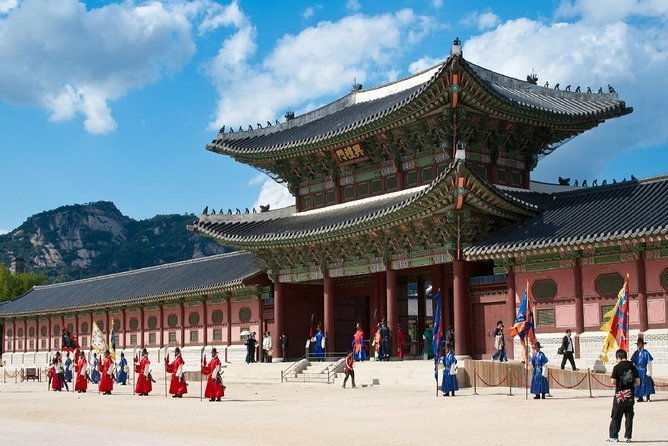 Small-Group Royal Palace and Seoul City Tour (hotel pick-up) - Who is this tour best for?  