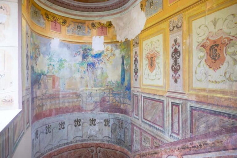 Sololaki - Urban Legends Walk of Bourgeoisie & Haunted Flats - Why This Tour Offers Great Value