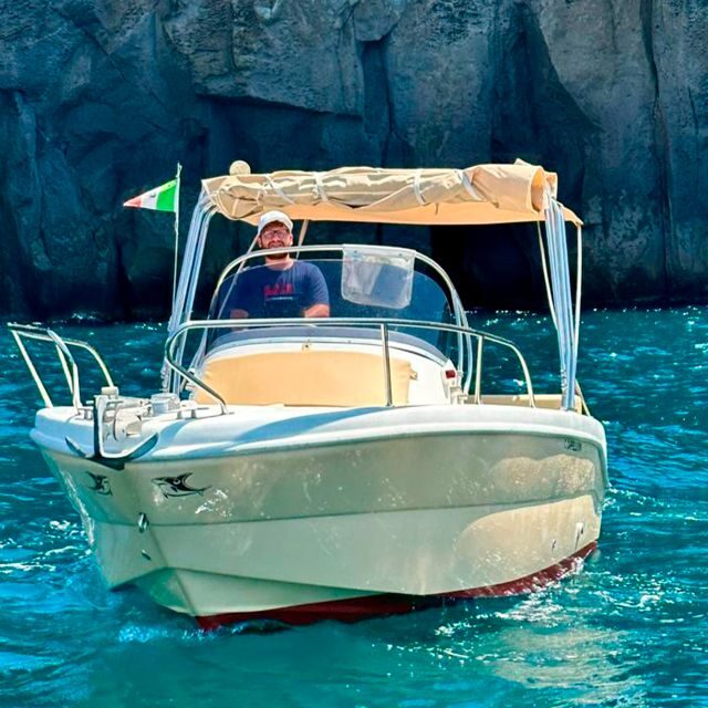 Sorrento: Boat Tour to Capri on Saver 21ft - The Experience and Practicalities