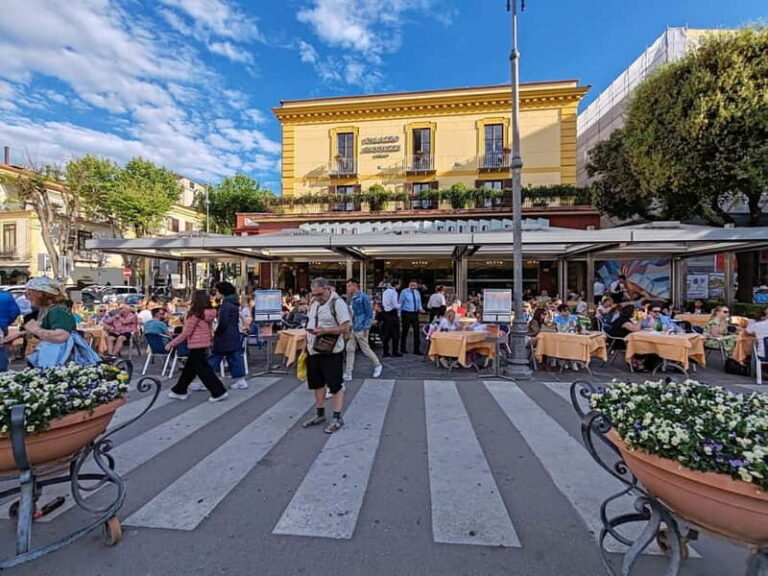 Sorrento:Art Tour & free Tastings & local Pizza Restaurant - The Experience in Detail: What Makes It Special
