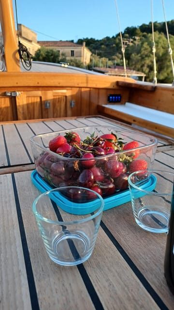 Spetses Island Boat Exploration e-kaiki - Who Will Love This Tour?