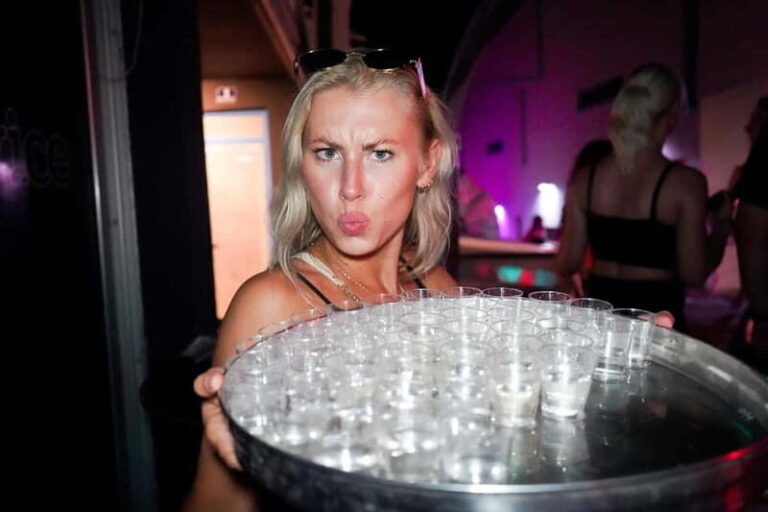 Split: Boat Crawl with Nightclub Access, Shots, & Boat Party - Value and Practical Insights