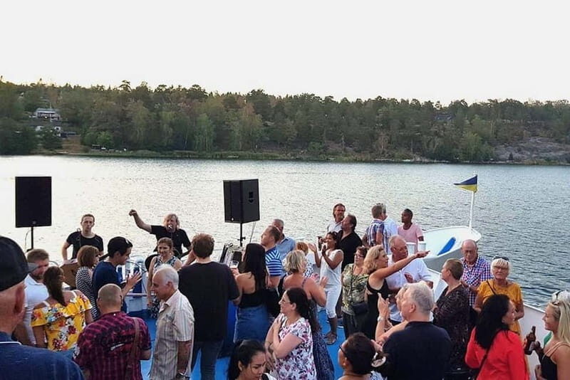 Stockholm: All-You-Can-Eat Shrimp/Tacos Cruise & Live Music - The Live Music Experience