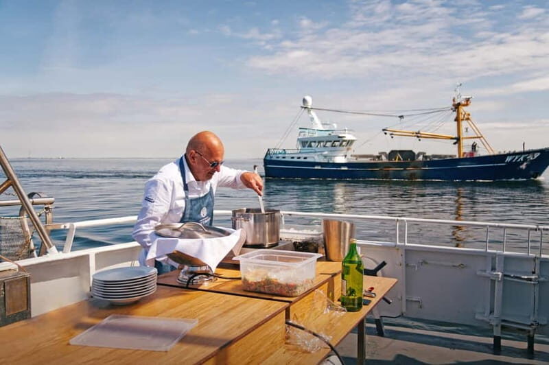 Sylt: Shell safari with boat | incl. Mussel tasting & 1 glass of wine - An Overview of the Sylt Shell Safari Experience