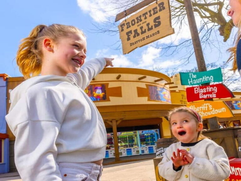 Tamworth: Drayton Manor Resort Theme Park & Zoo Experience - Entertainment, Shows, and Additional Experiences