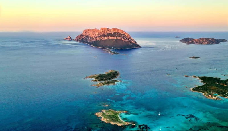 Tavolara: Sunset Aperitif Tour with Drinks and local snacks