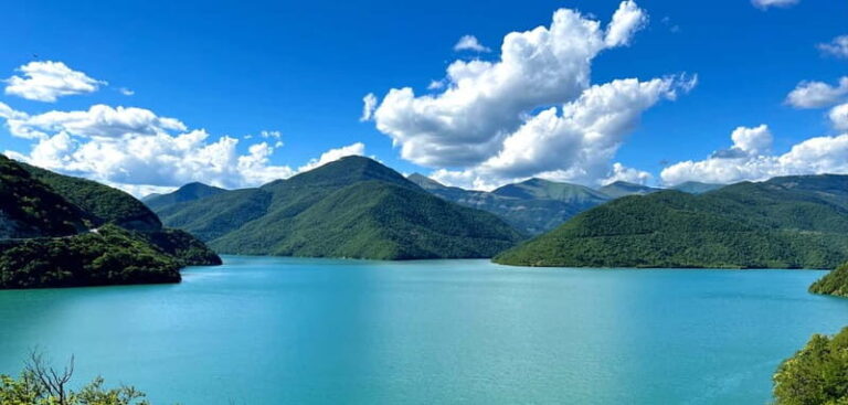 Tbilisi: Gudauri and Kazbegi Day Trip Including 4WD - Transport and Group Experience