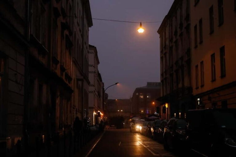 Terrifying Walking Tour of the Krakow's Old Jewish Quarter - The Experience and Guides