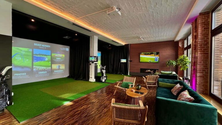 The Ultimate Berlin Golf Bar for Groups, Games & Good Times - Cutting-Edge Technology for Every Skill Level