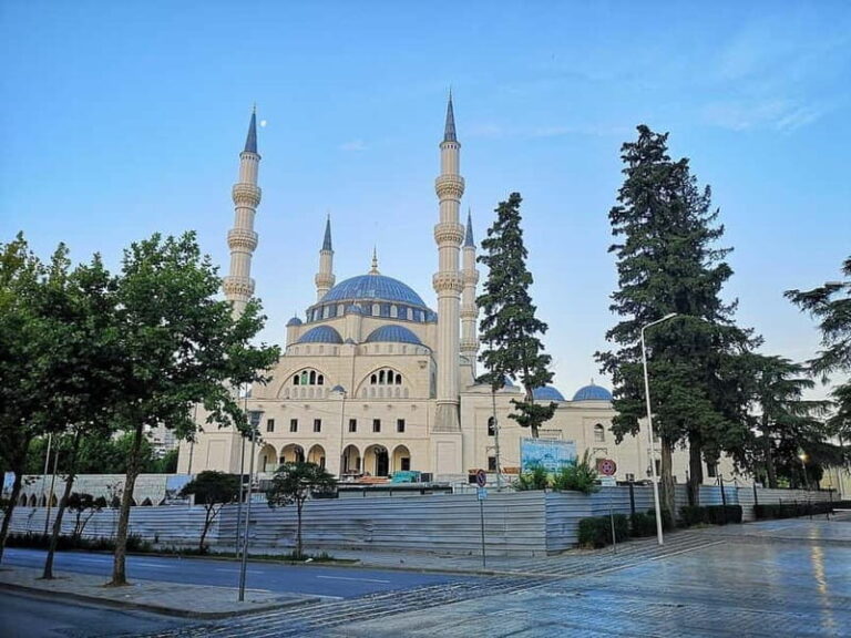 Tirana: 2 Hour Guided Hidden Treasures Sightseeing Tour - How the Tour Works