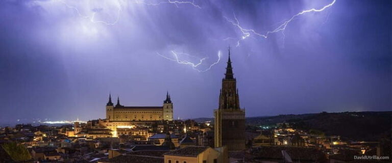 Toledo Mágico, the original night tour: mystery, curiosities, and secrets. - Who is this tour best suited for?