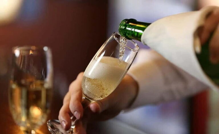 Torrevieja: Wine and Cheese Tasting at Torre del Moro - The Experience in Detail