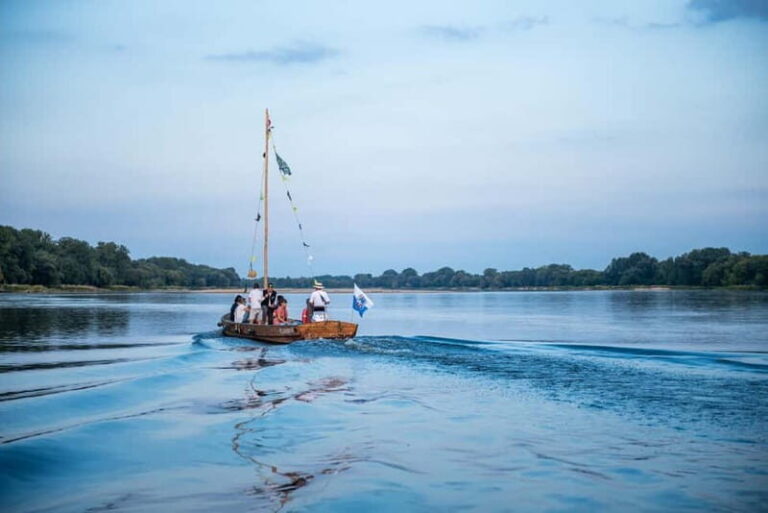 Toru: Sunset on the Vistula From a Traditional Boat. - The Value of the Experience