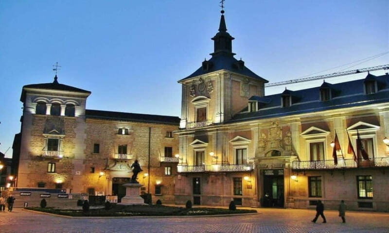 TOUR OF THE MYSTERIES AND LEGENDS OF MADRID - What to Expect: A Balanced Blend of History and Mystery