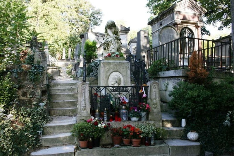 Tour with local guide in Italian of the Père Lachaise cemetery - Who Should Book This Tour?