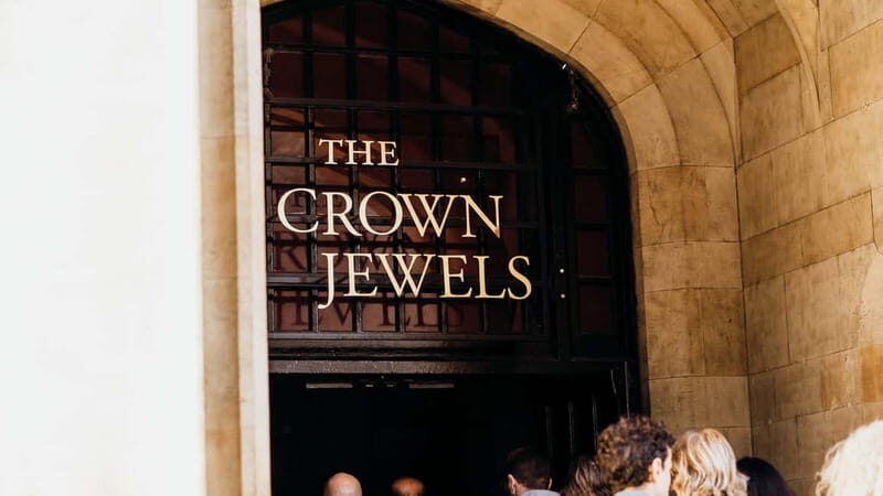 Tower of London Tour with Crown Jewels, plus River Cruise