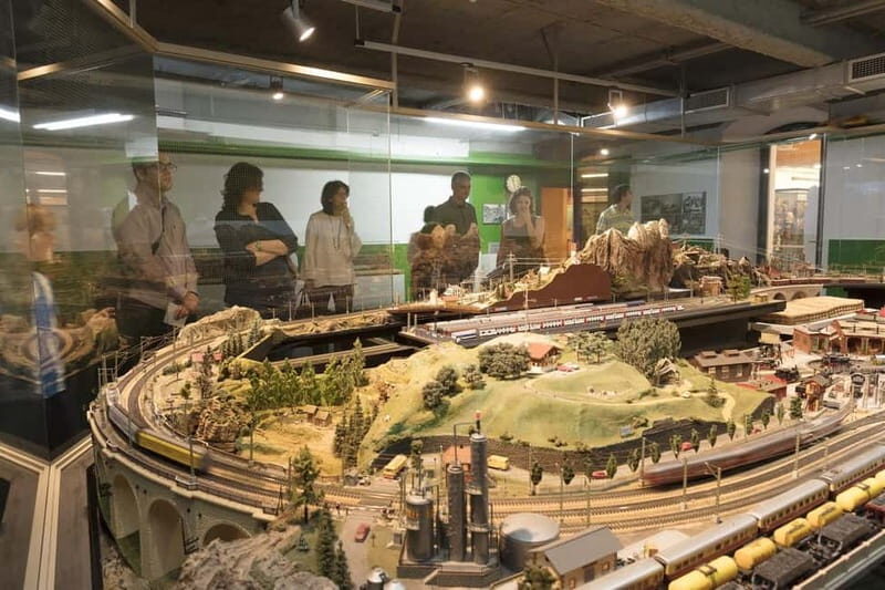 Toy Museum: toys belonging to Anna Maria and Salvador Dalí and García Lorca - Practical Tips for Visiting