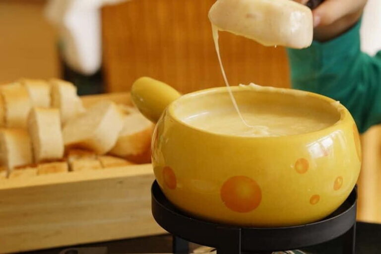 Traditional Swiss Dinner: Cheese Fondue, Appetizers/Dessert - Why This Experience Is Worth Considering