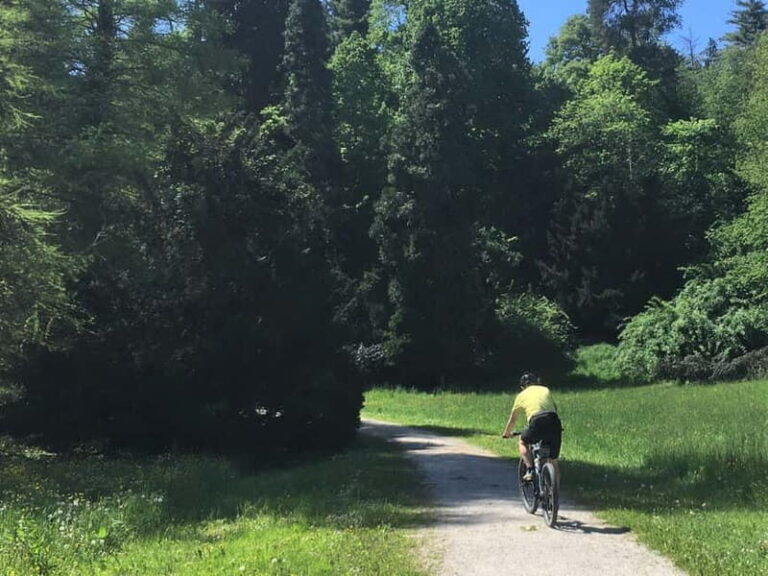 Trakoan: Bike tour to the cave, castle and volcano - Cycling Through the Countryside