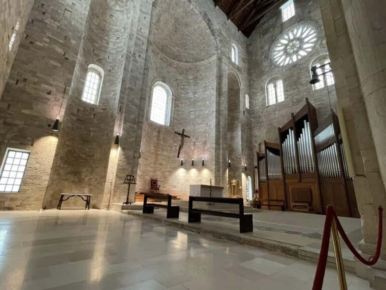 TRANI AND CASTEL DEL MONTE: guided tours and transfers from Matera - Detailed Breakdown of the Itinerary
