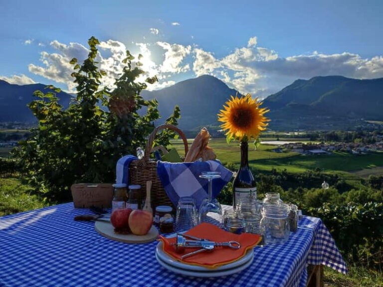 Trentino Agriconda: picnic al tramonto cesto Maserac - The Picnic Basket and Food Offerings