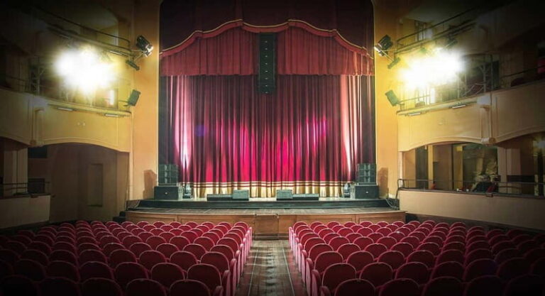 Trianon Theater: The Room of Wonders entrance ticket - What Can You Expect During Your 30-Minute Visit?