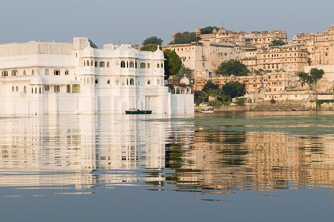 Udaipur: Jag Mandir Island Dinner with Boat Ride transfers - Key Points
