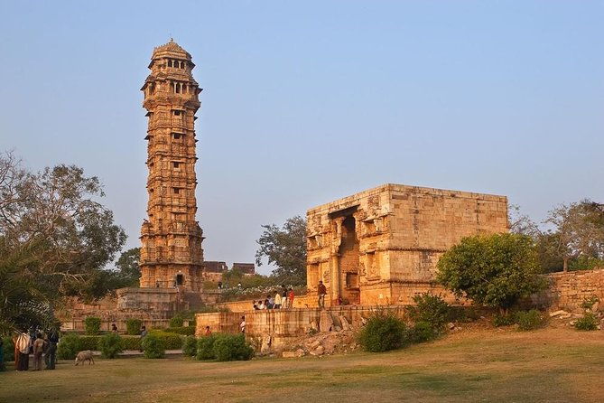 Udaipur to Jaipur via Visiting Chittorgarh Fort guide tour - Key Points