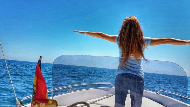 Valencia:Alquiler barco sin licencia PoblaFarnals+Beach Club - Who Will Love This Experience?