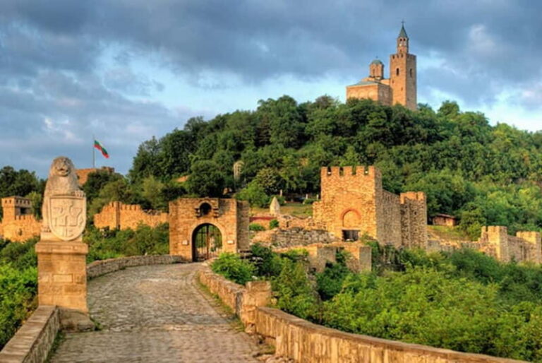 Veliko Tarnovo & Arbanasi Full day tour - The Village of Arbanasi: A Step Back in Time