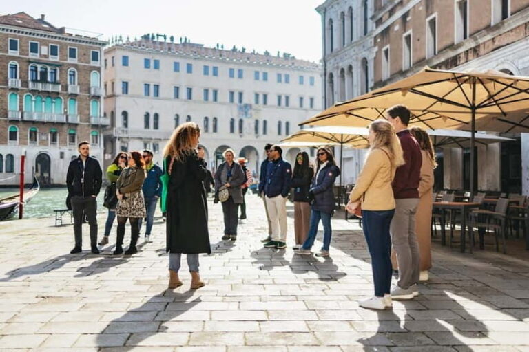 Venice: City Highlights Tour with St Mark's and Gondola Ride - The Experience of the Guides and the Group