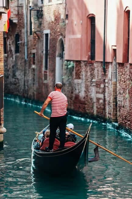 Venice: Gondola tour with live introductory commentary and audio guide - What’s Included and What’s Not
