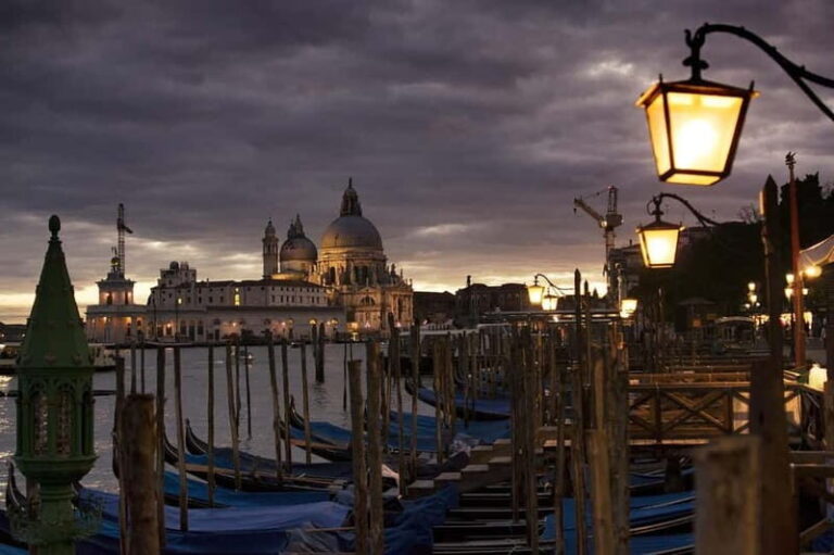 Venice: Night Guided Walking Tour of the City's Highlights - The Value of a Guided Night Walk in Venice