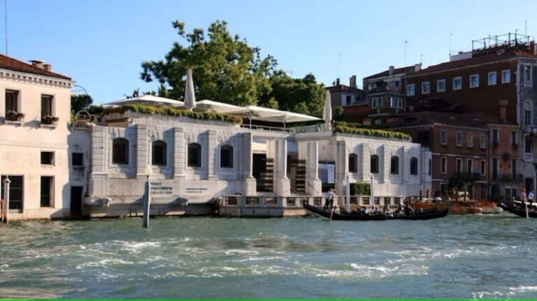 Venice: Peggy Guggenheim Collection and Art Mile Guided Tour - Walking the Art Mile through Venice